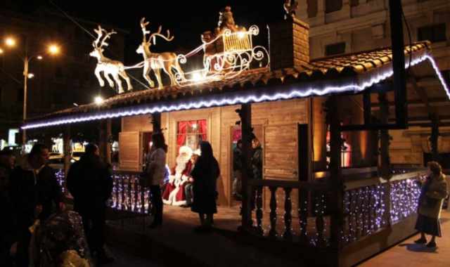 Bari, Il villaggio di Babbo Natale: in piazza Umberto spettacoli, giochi e laboratori per bambini